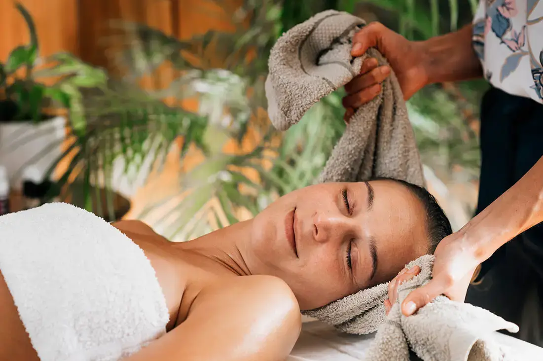 Female therapist providing home massage in Lucknow